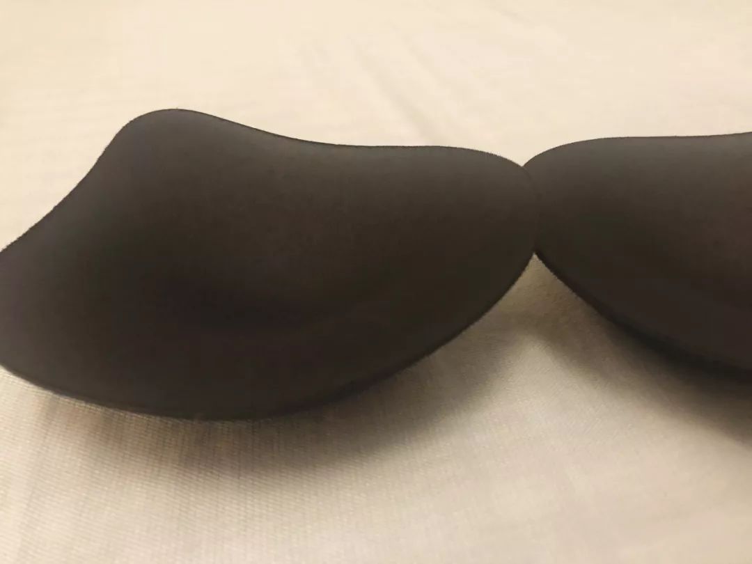 好物|尴尬,我看到你内衣的边边和背上勒出的肉了......