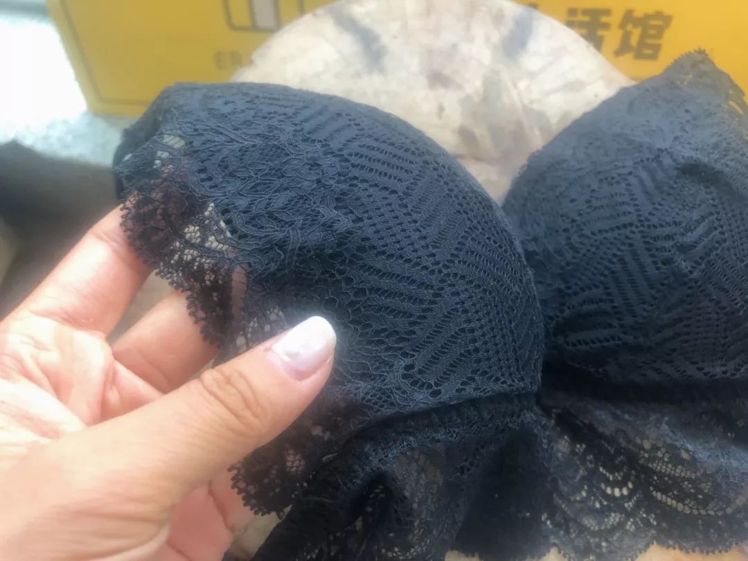 好物|尴尬,我看到你内衣的边边和背上勒出的肉了......