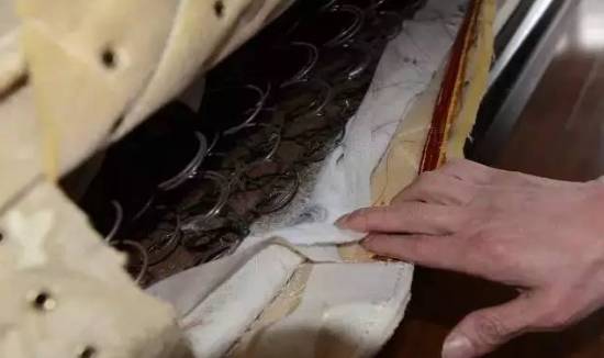 可怕的床垫,睡了10年的床垫拆开全是垃圾