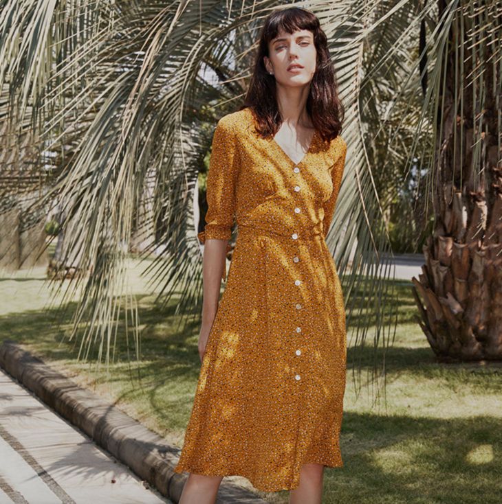 关晓彤穿绿丝绒裙大波浪,慵懒小黑裙关晓彤同款