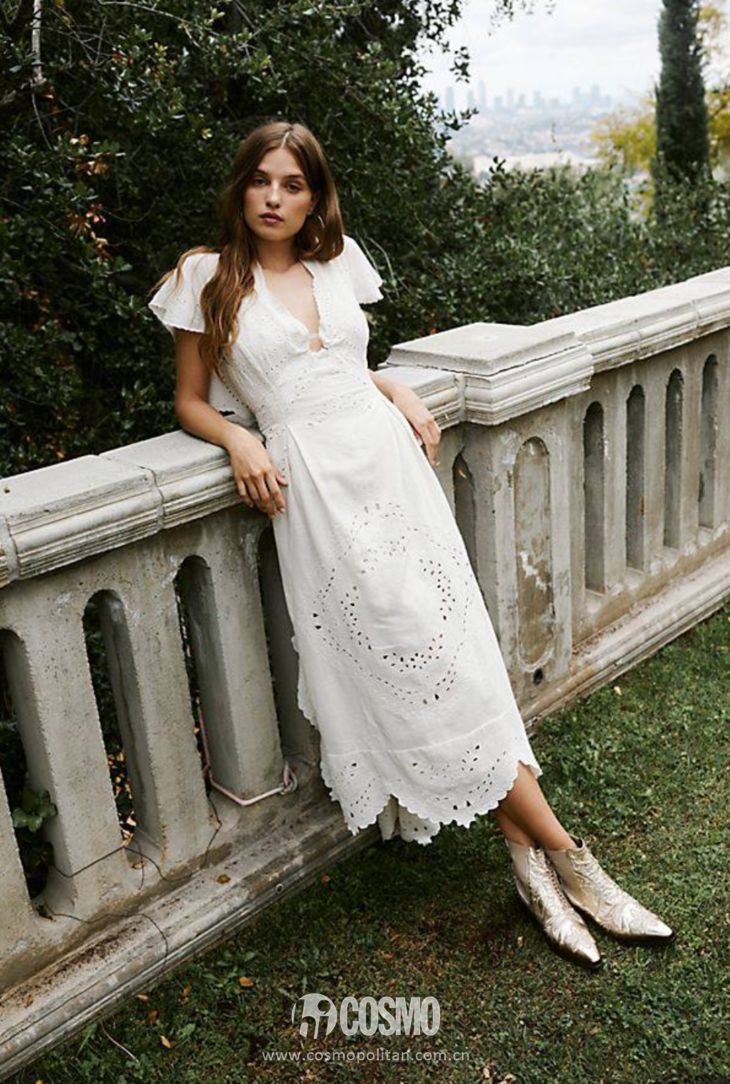 关晓彤穿绿丝绒裙大波浪,慵懒小黑裙关晓彤同款