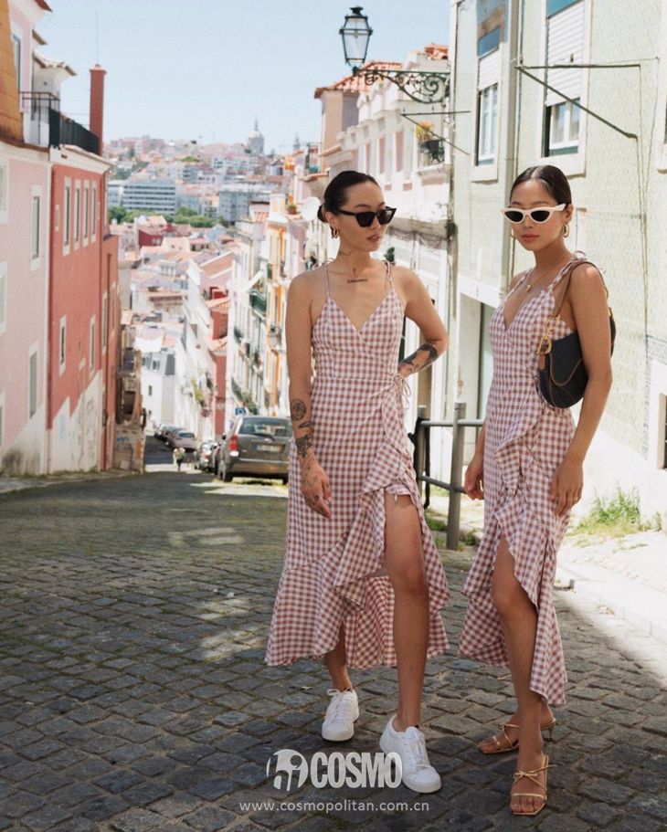 关晓彤穿绿丝绒裙大波浪,慵懒小黑裙关晓彤同款