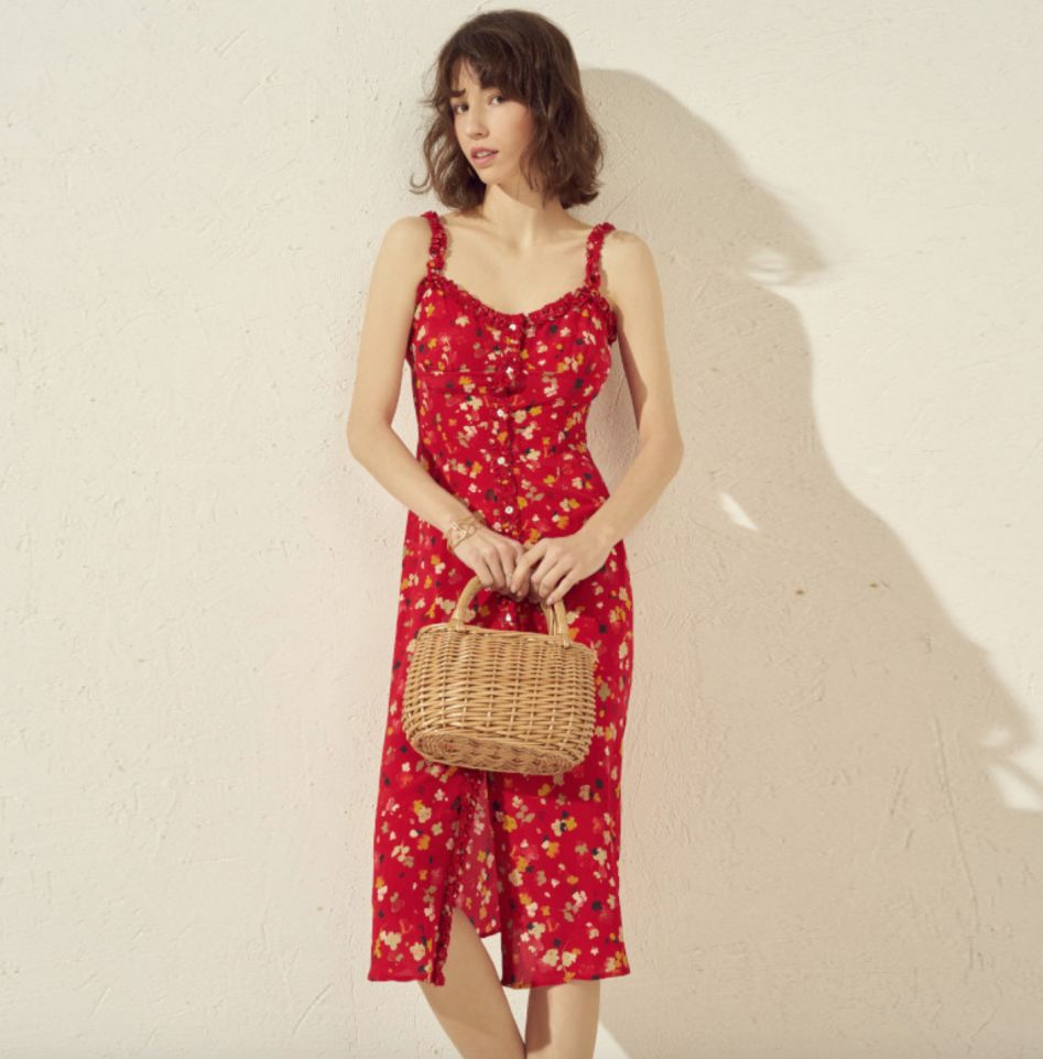 关晓彤穿绿丝绒裙大波浪,慵懒小黑裙关晓彤同款