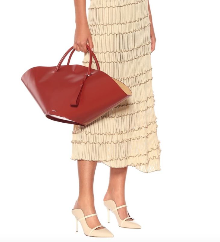 关晓彤穿绿丝绒裙大波浪,慵懒小黑裙关晓彤同款