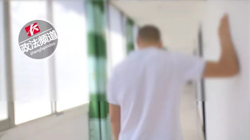 第一次吸毒在17-25岁所占比例,第一次吸毒的年龄