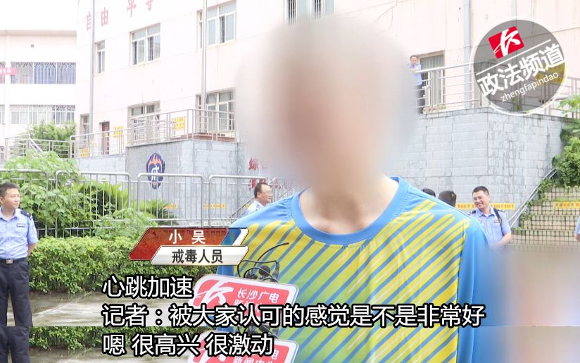 第一次吸毒在17-25岁所占比例,第一次吸毒的年龄