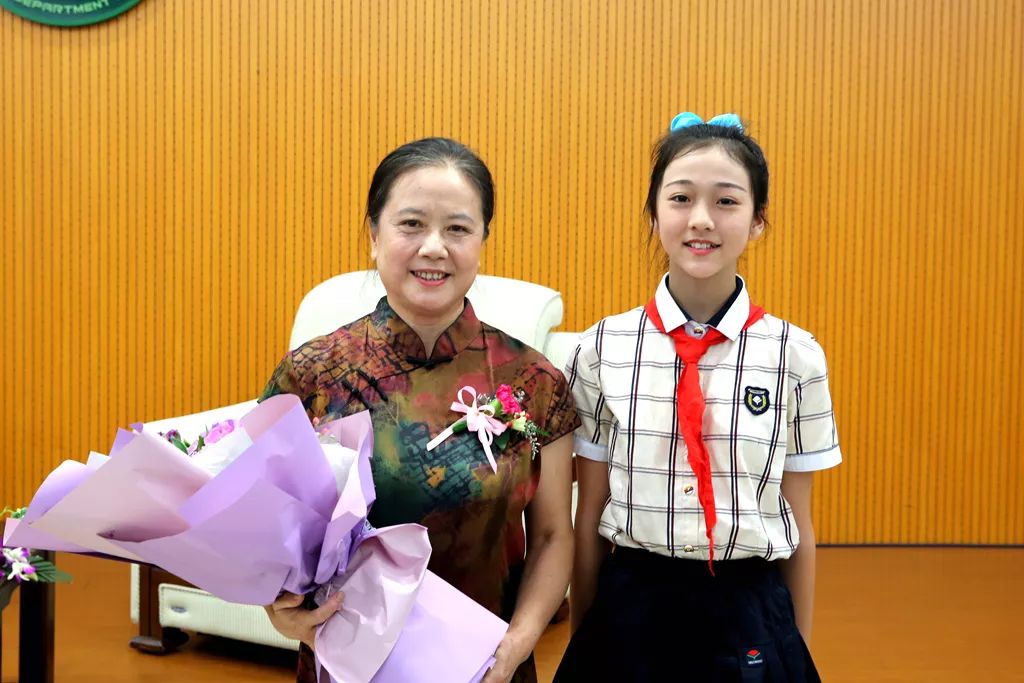 一袭白衣救死扶伤文章,一袭白衣救死扶伤