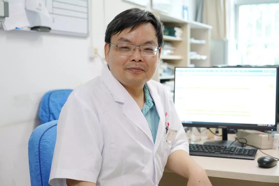 一袭白衣救死扶伤文章,一袭白衣救死扶伤