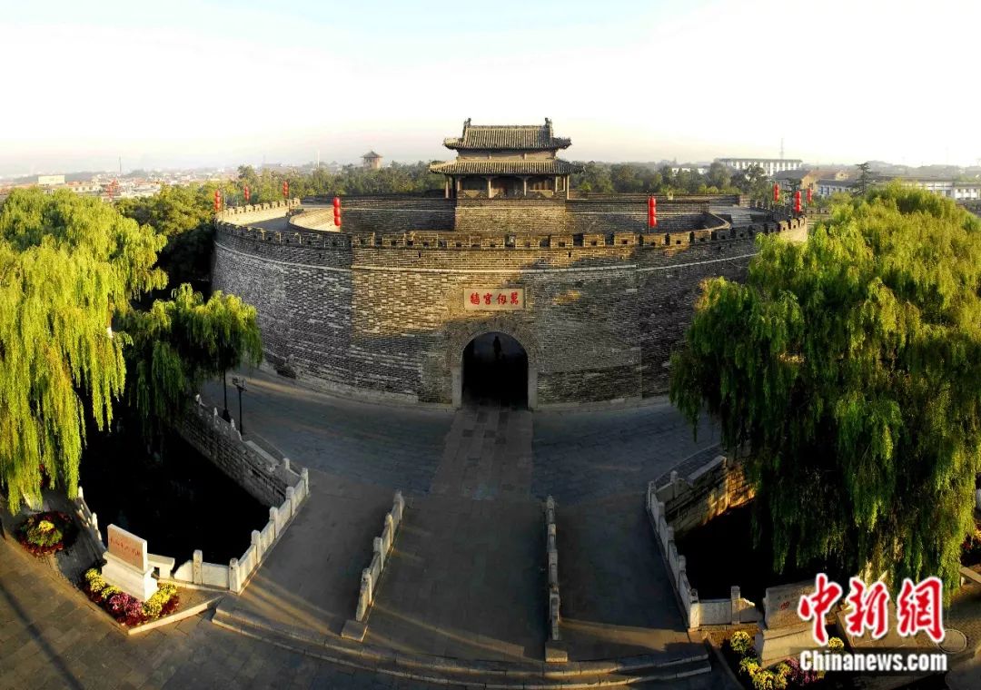 济南和青岛哪个能代表山东,济南和青岛谁的级别高