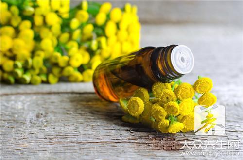 发热小便颜色呈深褐色,小便深褐色是什么原因引起的