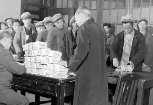 在民国一块大洋相当于100块,民国一块现大洋能买多少东西