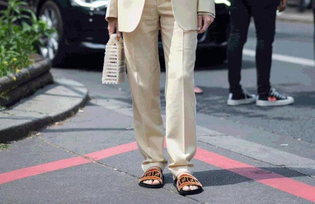 夏天跟裙子搭的凉拖,夏季凉拖配裙子百搭