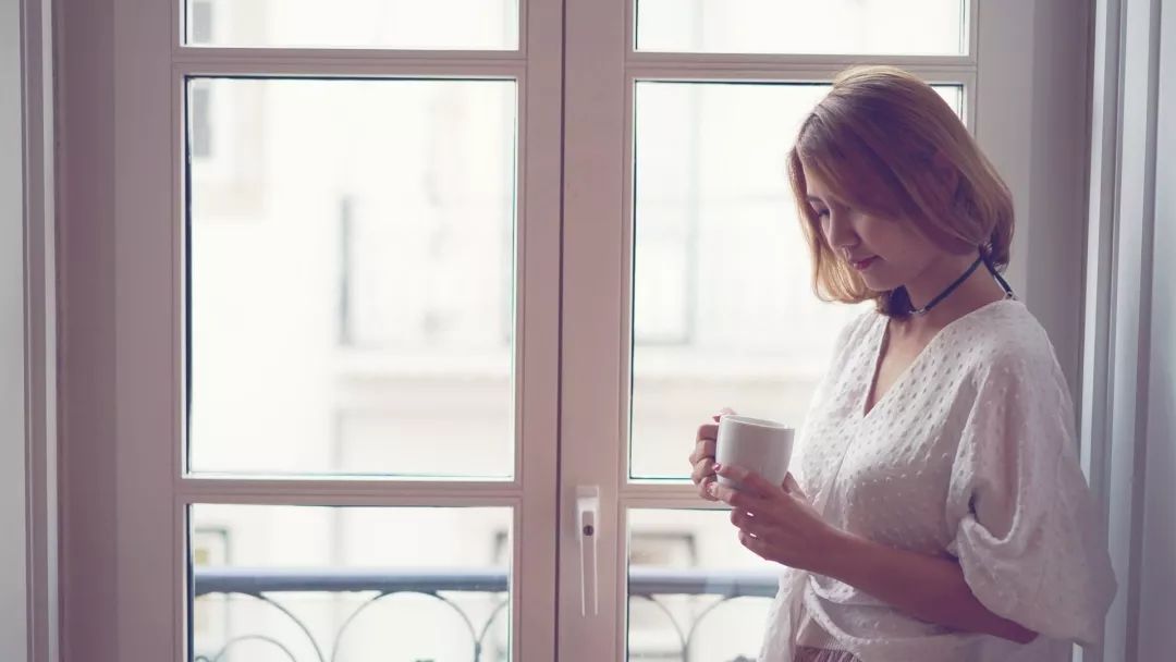 除了帽子还有什么遮挡发际线,除了帽子什么都不戴