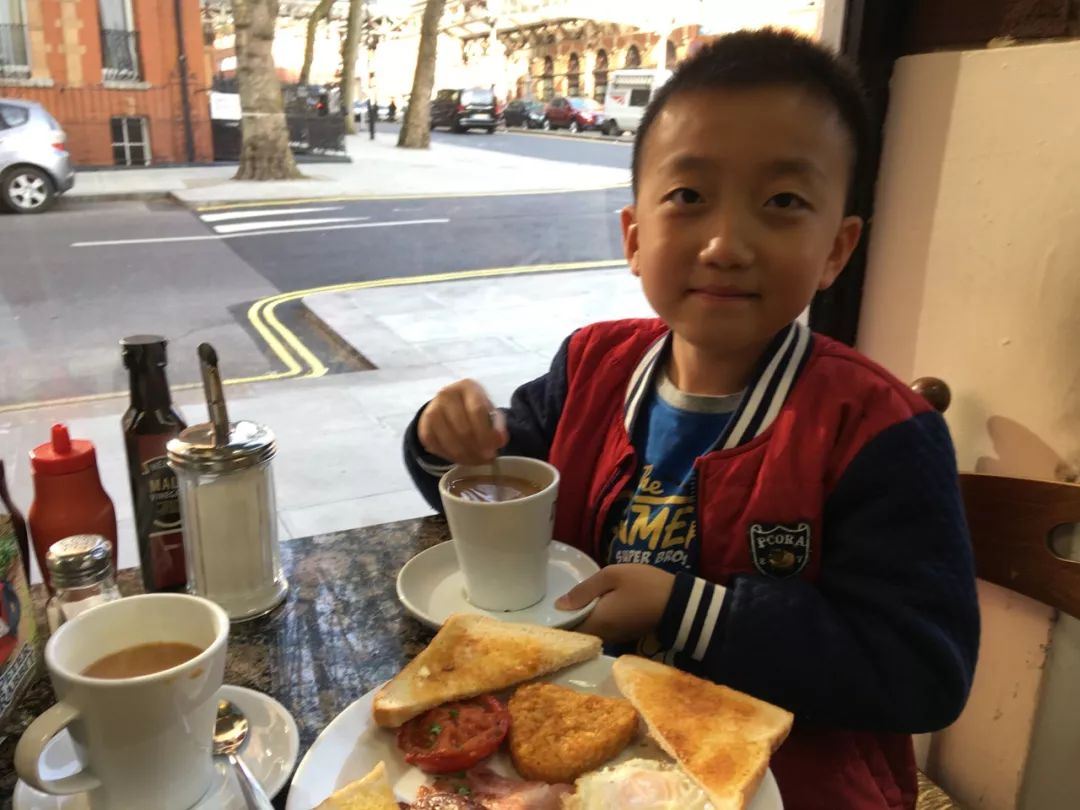初二休学一年环游世界,夫妻休学带孩子环游世界