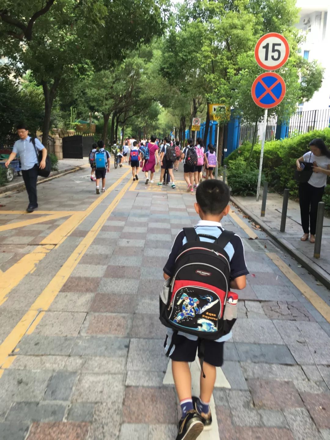 初二休学一年环游世界,夫妻休学带孩子环游世界