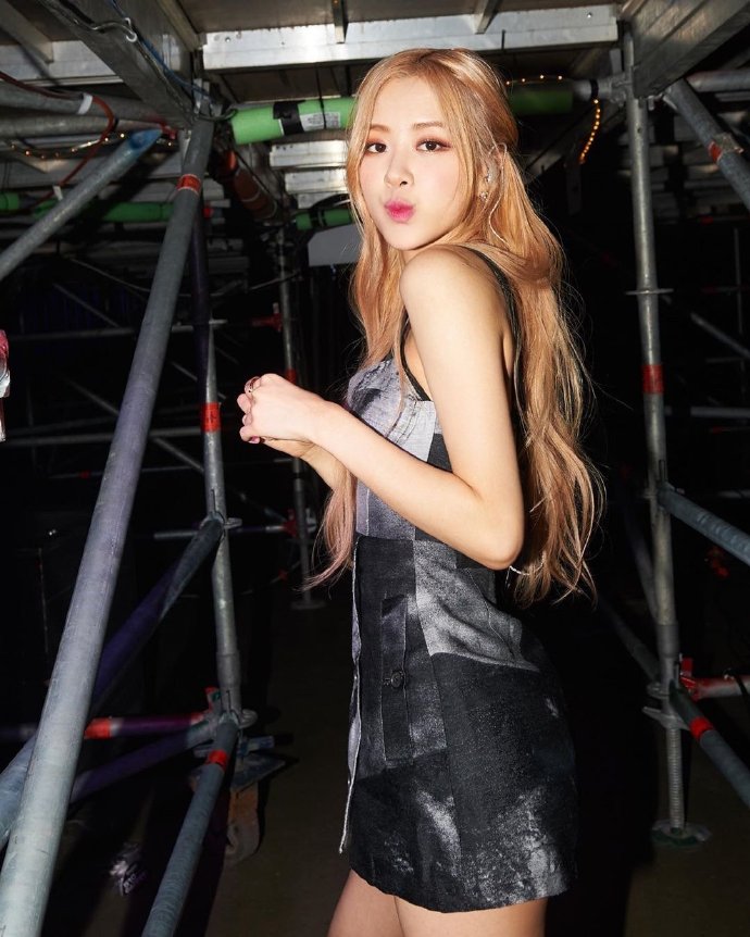 「BLACKPINK」「新闻」190702ROSÉ美颜袭来，对BLINK们说起了情话