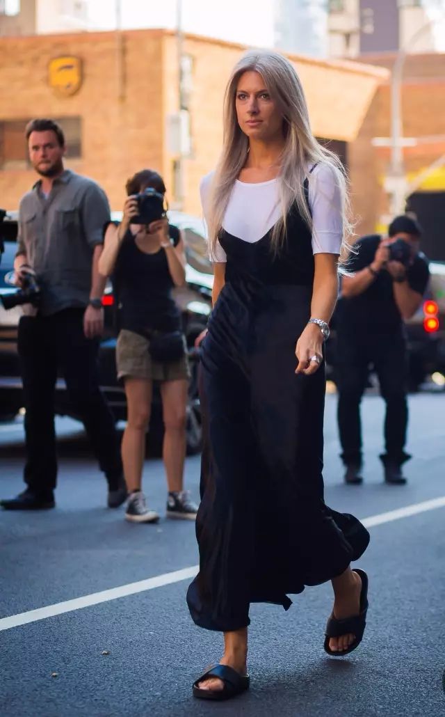 夏天跟裙子搭的凉拖,夏季凉拖配裙子百搭