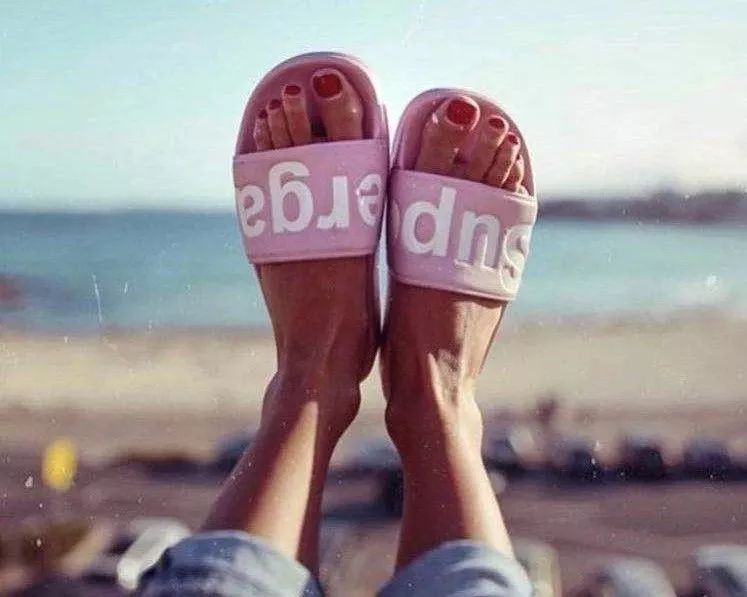 夏天跟裙子搭的凉拖,夏季凉拖配裙子百搭