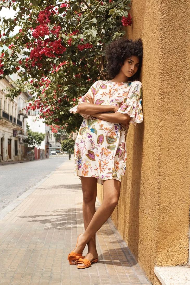 夏天跟裙子搭的凉拖,夏季凉拖配裙子百搭