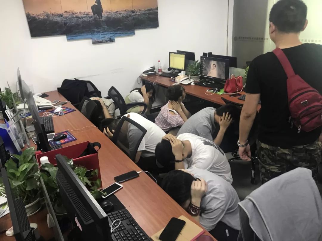 上海男子炒期货亏损500万,男子炒期货亏钱警方介入调查