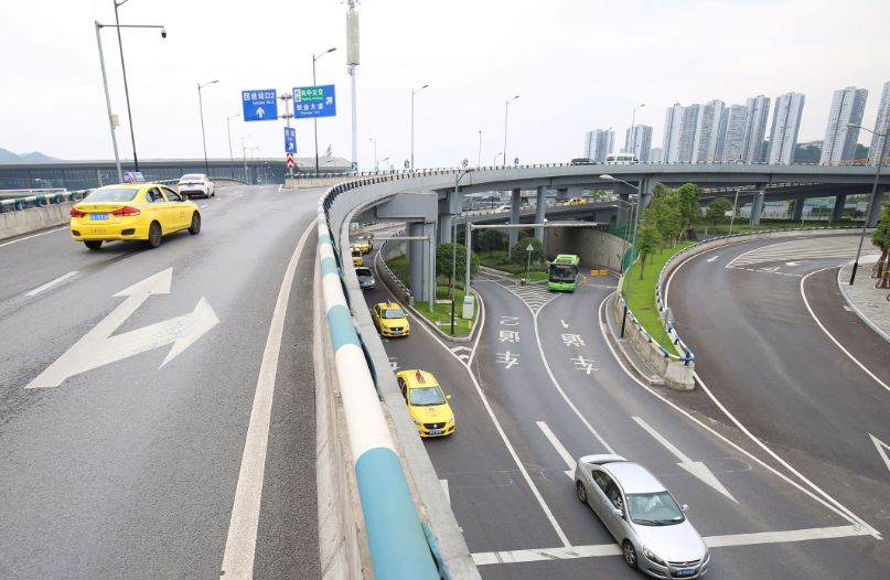 重庆西站进站刷脸,重庆西站可以刷身份证上车了吗