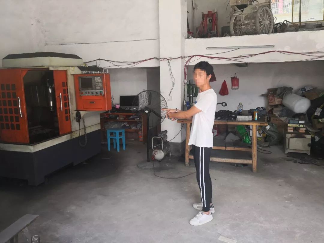 “有母鸡！还要鸡蛋不？”这竟是非法买卖时的交流术语