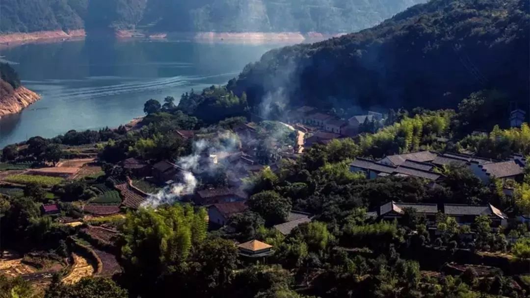 又挖到个21℃的清凉山城，还藏着人均¥300+就能入住的浙南“小星野”，仅限200套