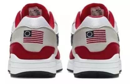 因为一面旗帜，耐克又被“爱国”带进坑