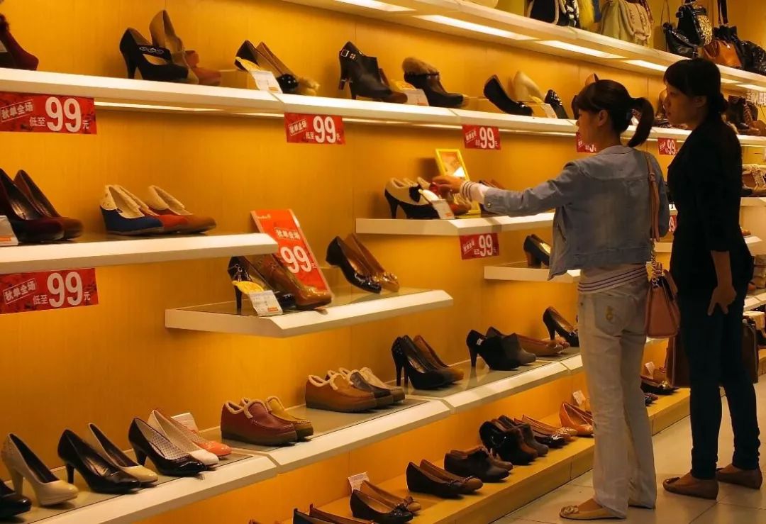 一代鞋王达芙妮是怎么没落的,鞋王达芙妮为何跌下神坛