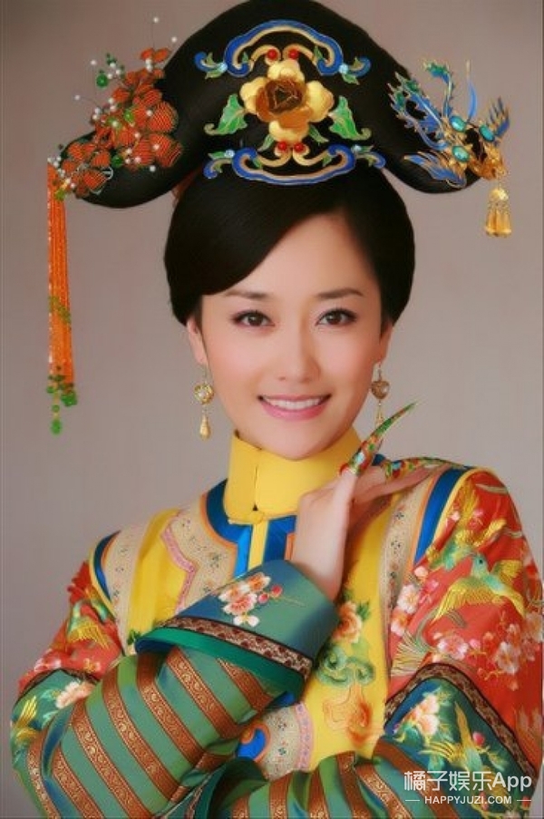 旧版还珠格格中令妃娘娘是谁,新还珠令妃娘娘是谁演的