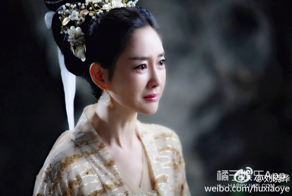 旧版还珠格格中令妃娘娘是谁,新还珠令妃娘娘是谁演的