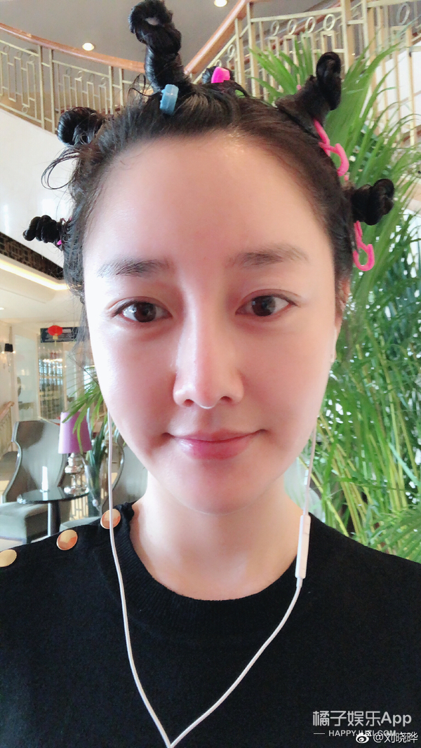 旧版还珠格格中令妃娘娘是谁,新还珠令妃娘娘是谁演的