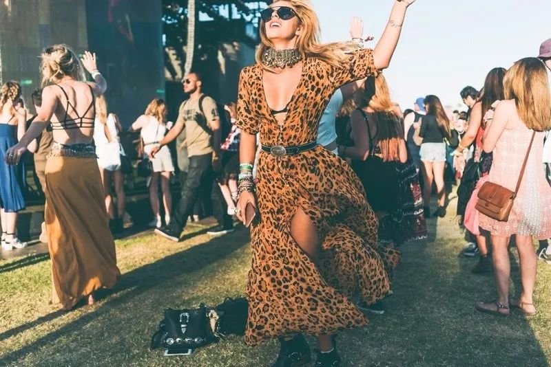 豹纹怎么穿不俗气,豹纹怎么穿出高级感