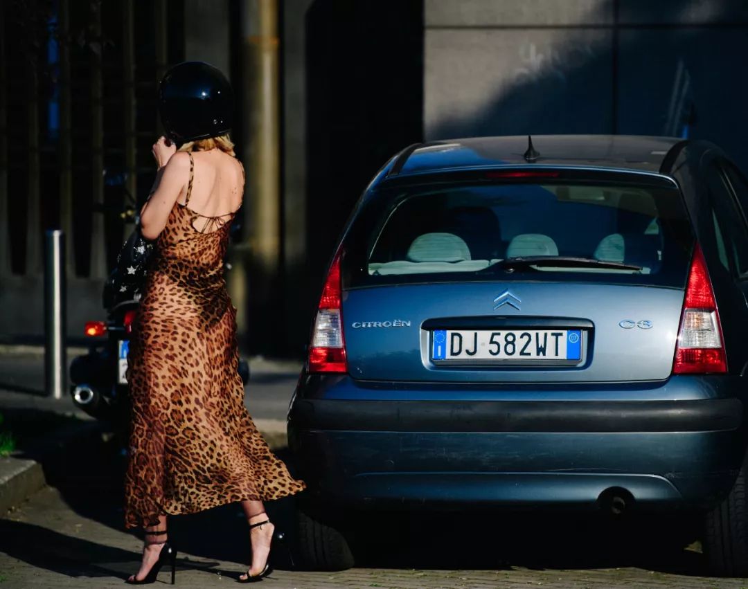 豹纹怎么穿不俗气,豹纹怎么穿出高级感