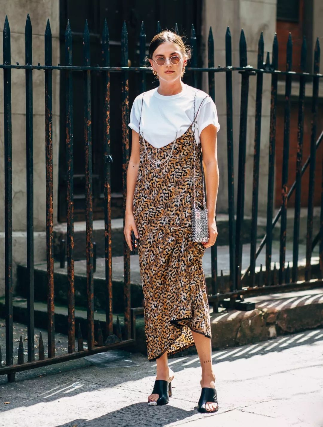 豹纹怎么穿不俗气,豹纹怎么穿出高级感