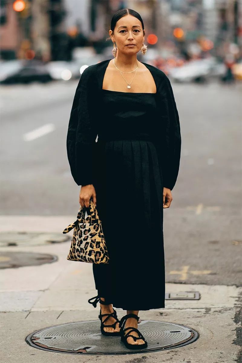 豹纹怎么穿不俗气,豹纹怎么穿出高级感