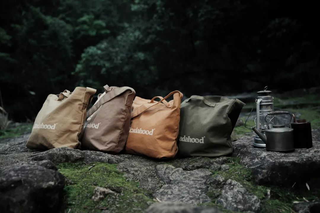 透支信用卡的女孩子,透支买奢侈品的女人