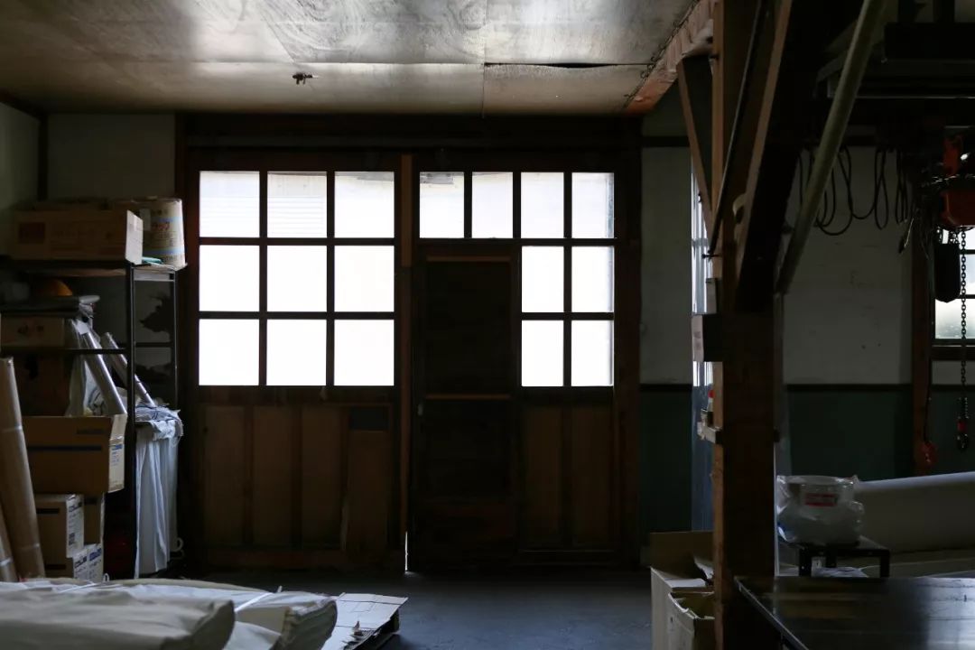 透支信用卡的女孩子,透支买奢侈品的女人