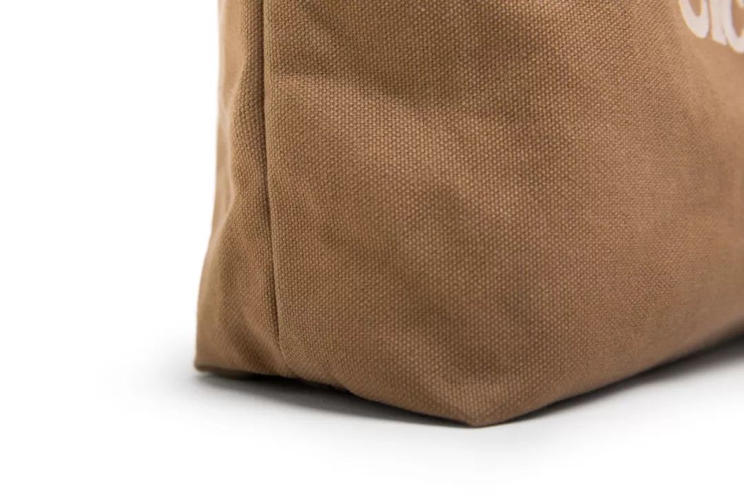 透支信用卡的女孩子,透支买奢侈品的女人