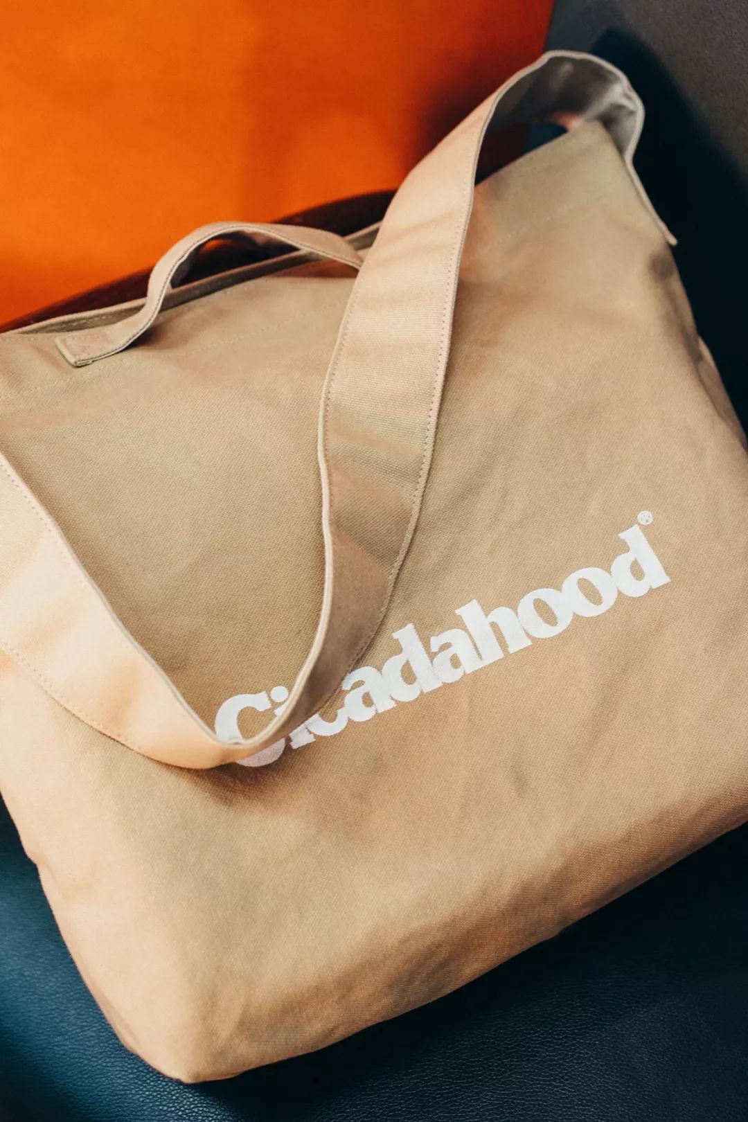 透支信用卡的女孩子,透支买奢侈品的女人