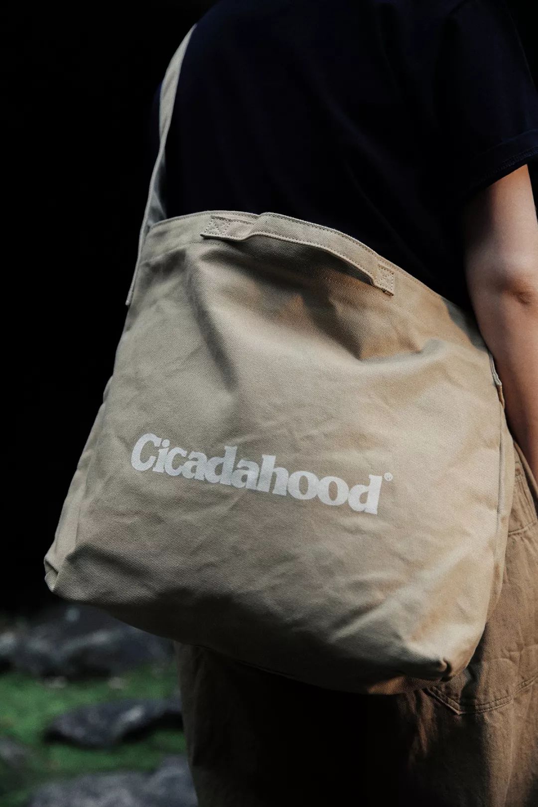 透支信用卡的女孩子,透支买奢侈品的女人