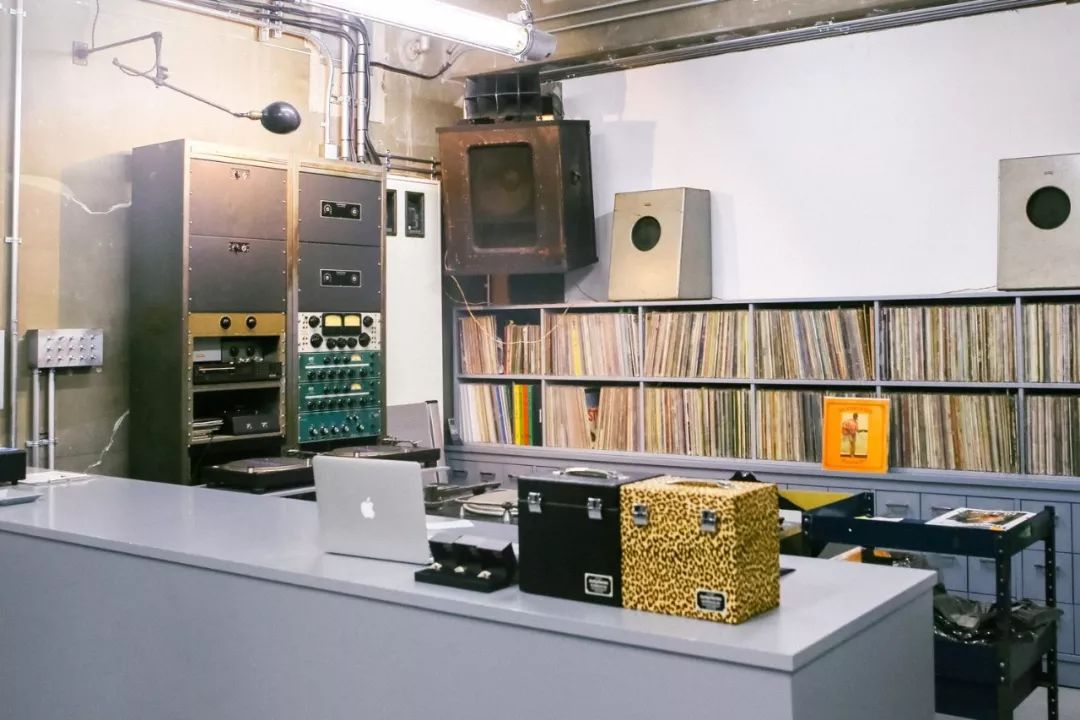 白色是所有颜色的起点,白色是最单纯的光吗