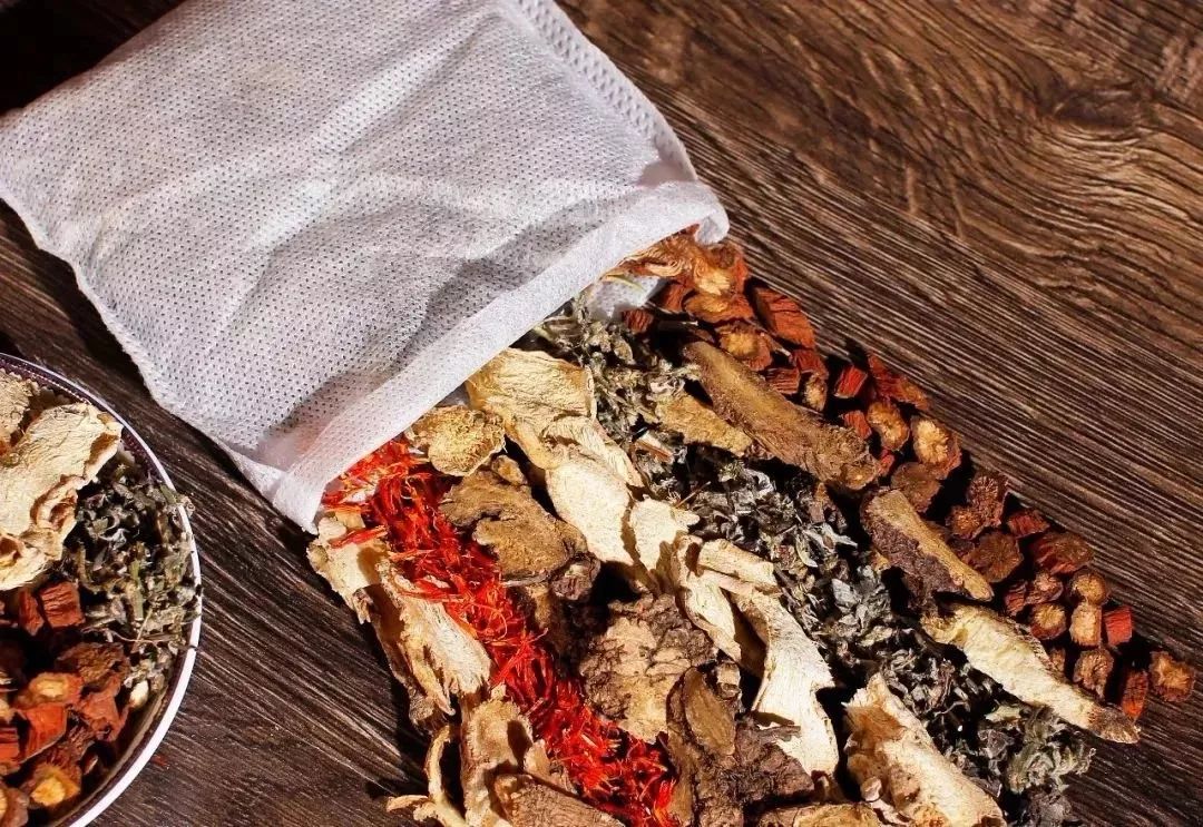 睡前祛湿泡脚配方有哪些,睡前坚持用它泡脚3件好事找到你