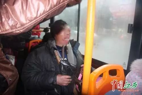 南昌八一广场残疾老头,八一广场乞讨男