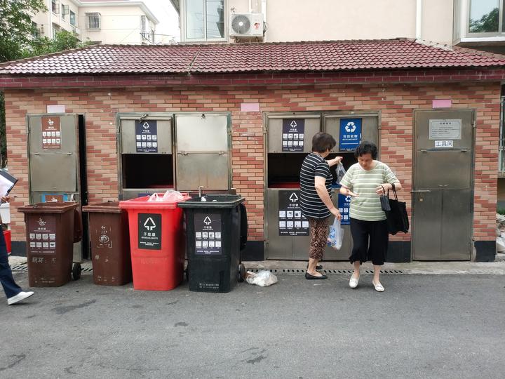 上海社区生活垃圾分类管理工作,社区志愿者助力垃圾分类