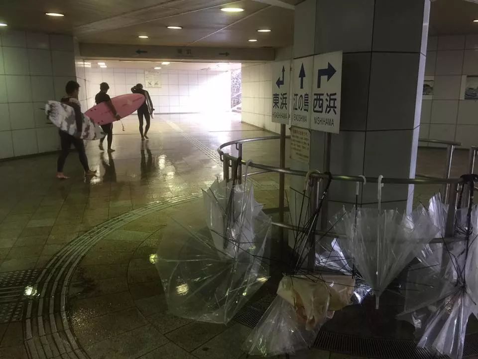 为什么日本人喜欢用长柄伞,为什么日本人很少使用折叠雨伞呢