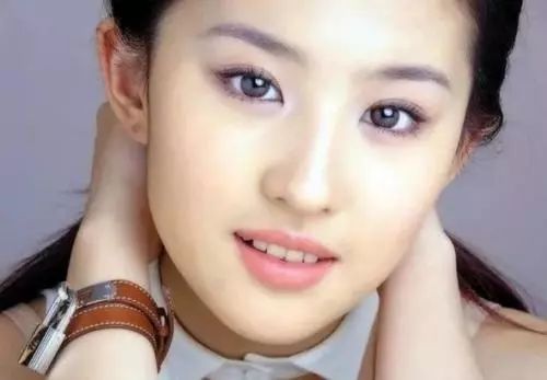 一双眼睛会拯救一张脸吗,一双眼睛是否能拯救一张脸