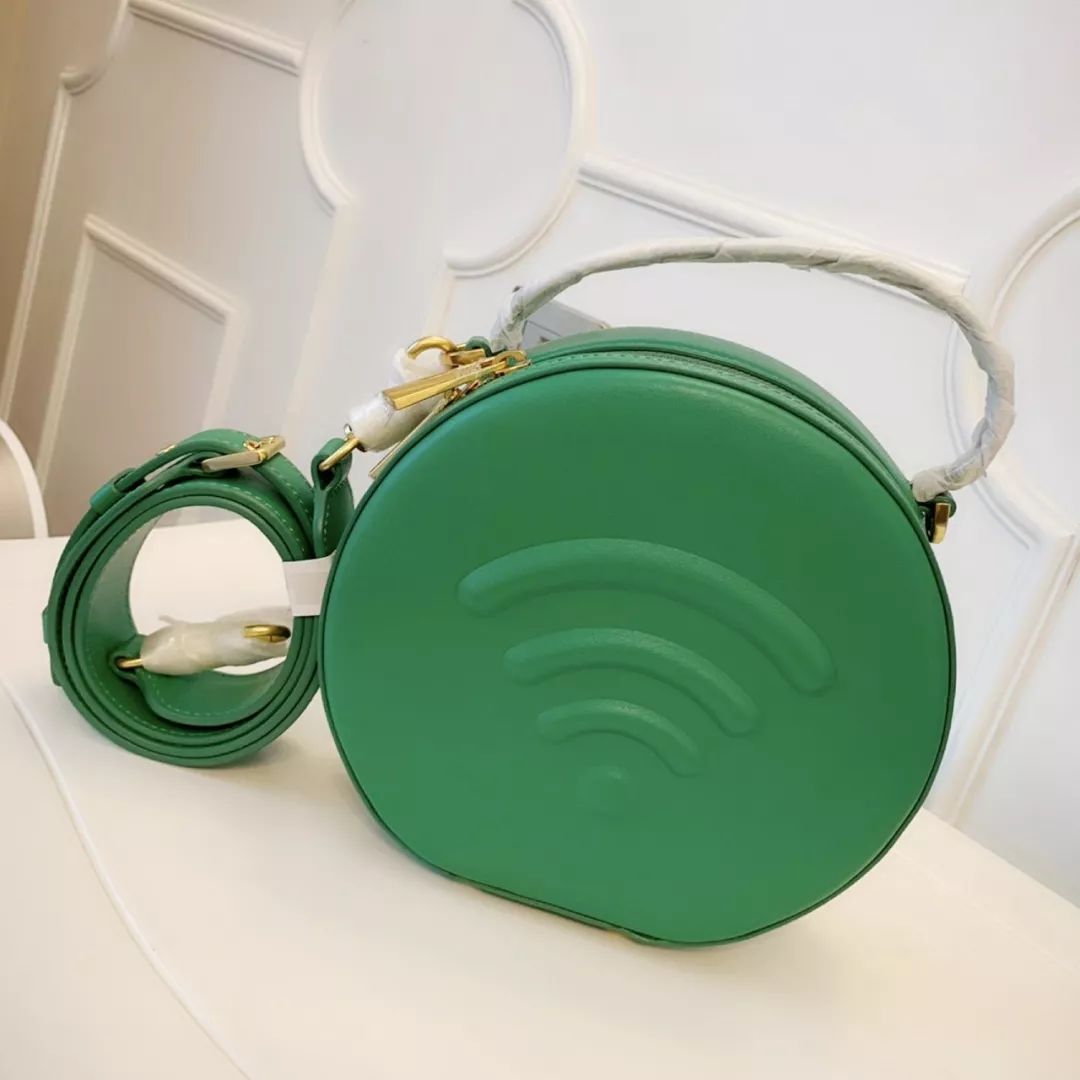 lv和dior哪个值得购买,400元ladydior