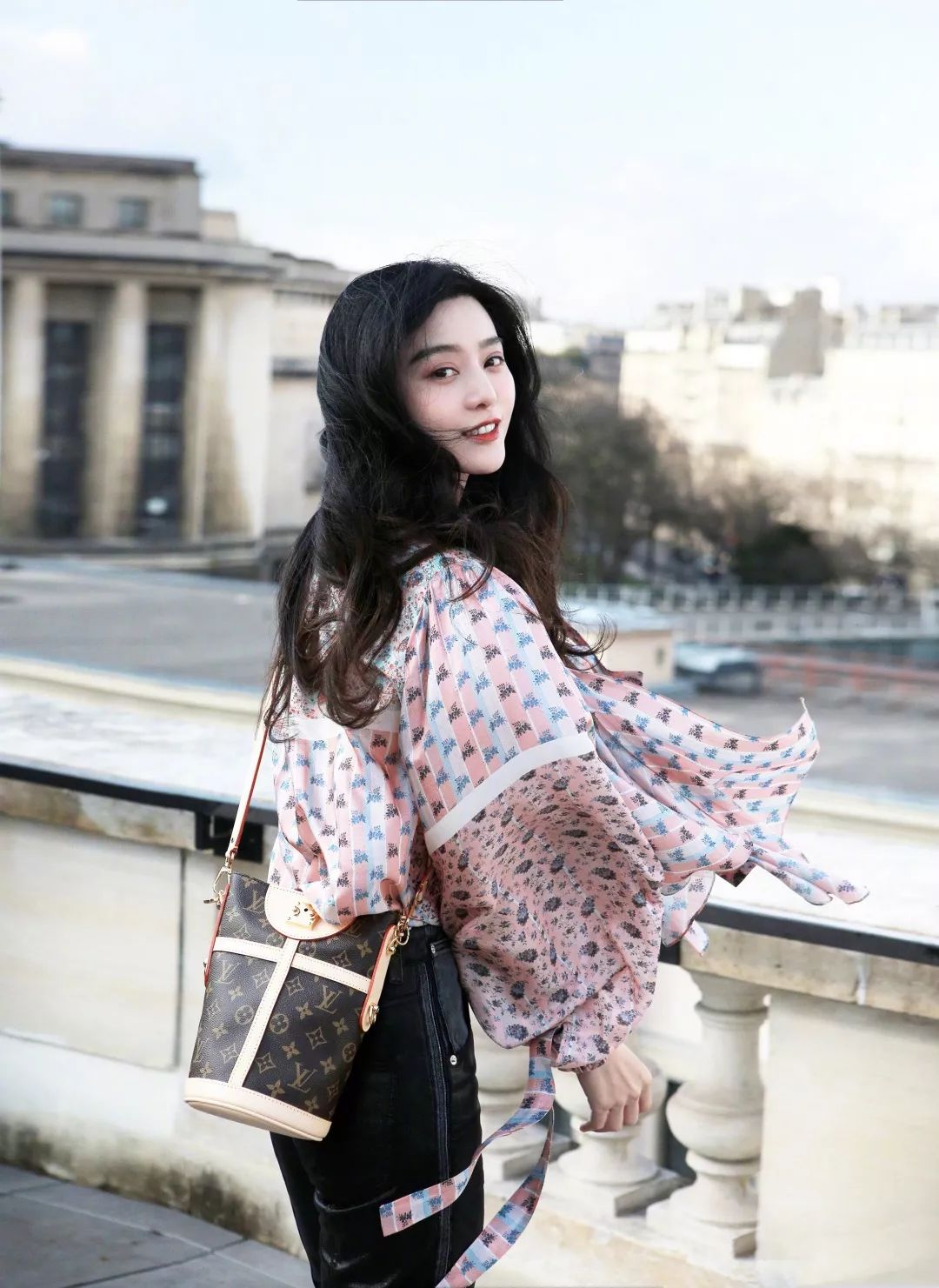 lv和dior哪个值得购买,400元ladydior