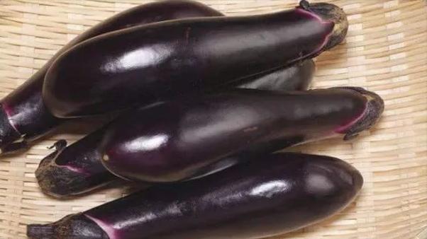如何挑选茄子的技巧 (茄子怎样挑选)